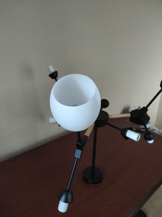 Полилей в черно и дървено