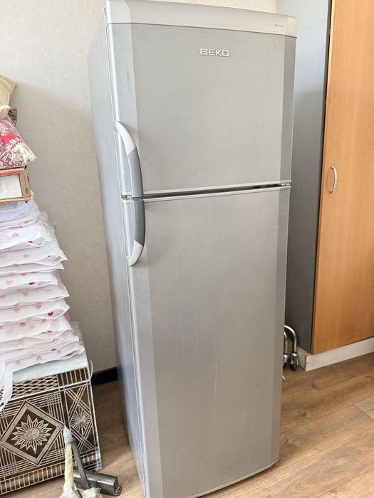 Продам холодильник BEKO с морозильной камерой