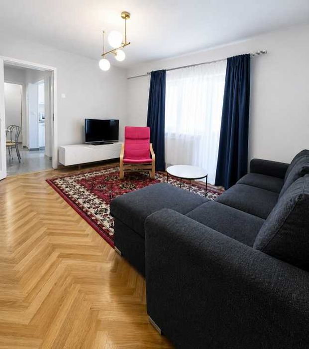 Inchiriez apartament cu 3 camere