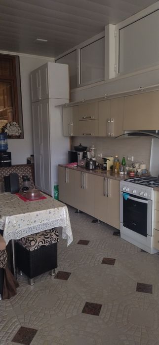 Узбекистанская 10-соток продаётся дом.