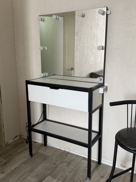 Продам стол с зеркалом