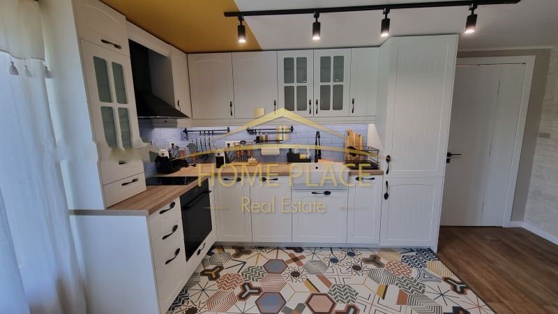 Дава се под наем Двустаен апартамент в Варна, Гръцка махала - 50 кв.м за 805.8 € - Снимка #1