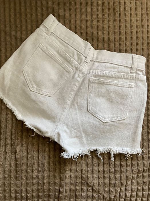 Къси дънкени гащи