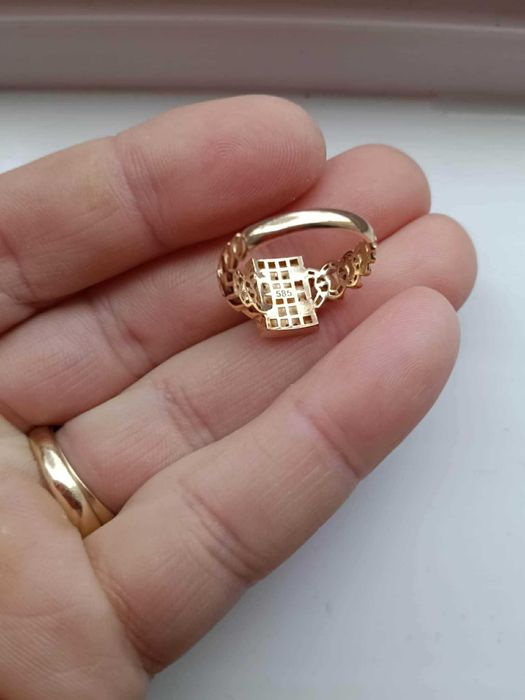 Vând Inel Monaco de 14K cu o greutate de 3, 57 grame inelul este Nou