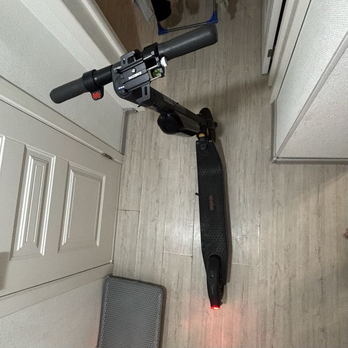 Продам электросамокат Ninebot KickScooter