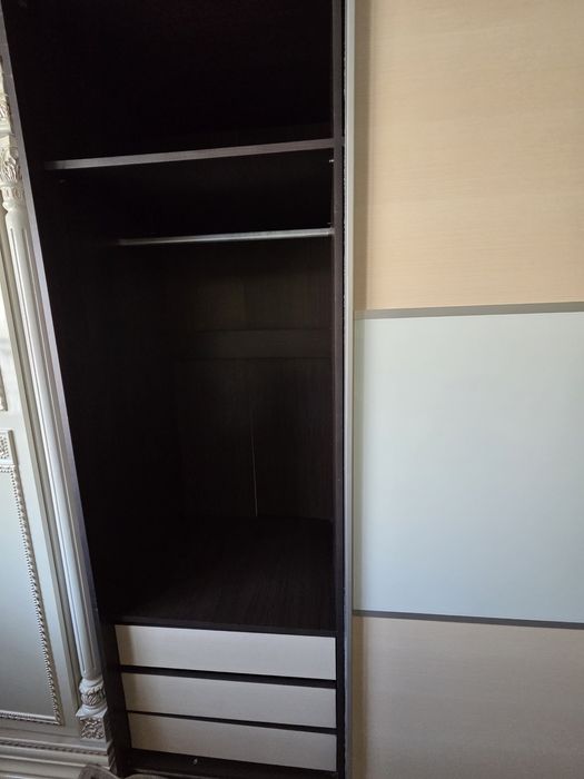 Шкаф большой, вместительный