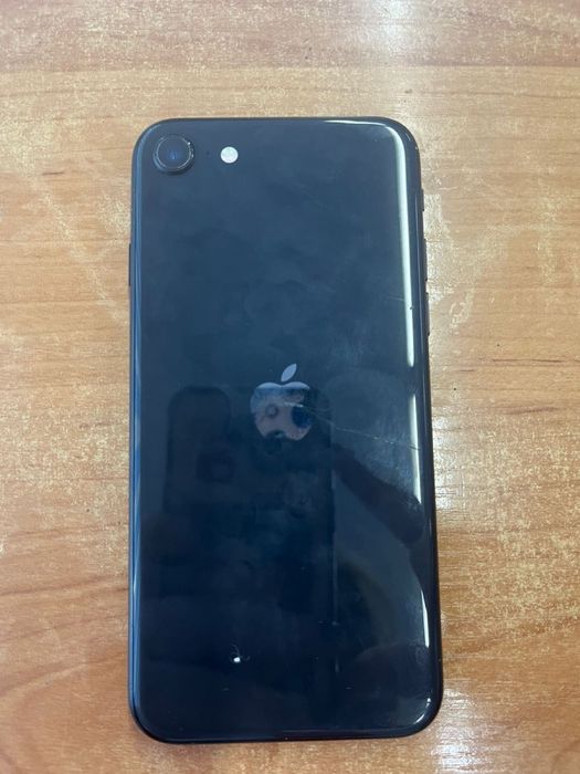 Iphone se 2020 срочно продам