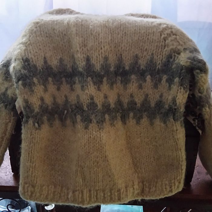 Pulover lână românesc.