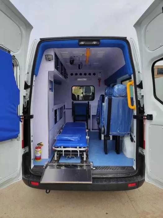 Ford Transit ambulance tez tibbiy yordam mashinasi.