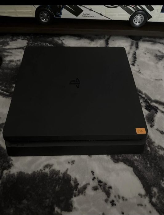 PlayStation 4 slim 1 TB