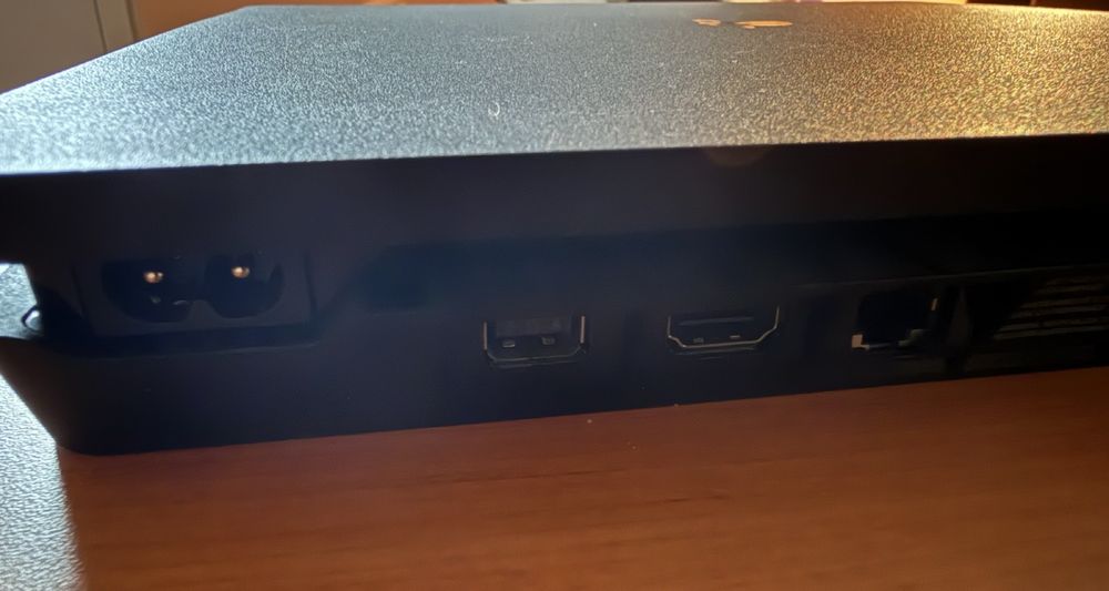 Продавам Ps4 slim 500gb