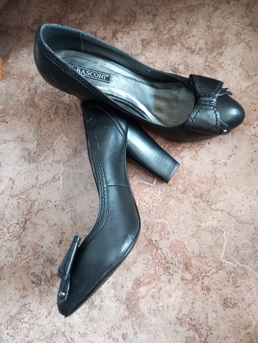 Продам женские туфли