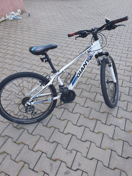 Bicicleta copii  Giant cauciucuri noi.
