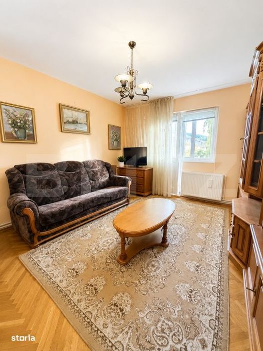 Apartament 3 camere, loc de parcare, etaj intermediar, Astra, Brasov