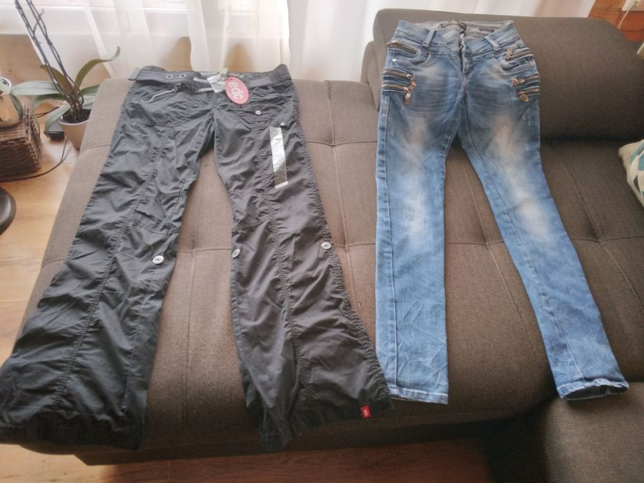 Se vinde oģ pereche trapezi și o pereche blugi strmti