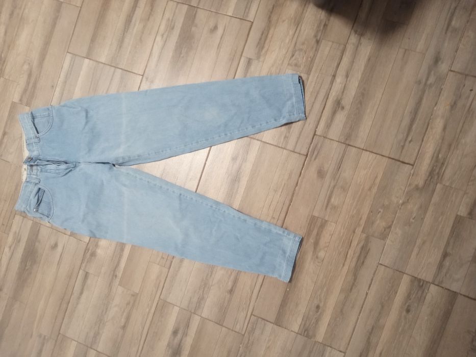 Pantaloni de fete