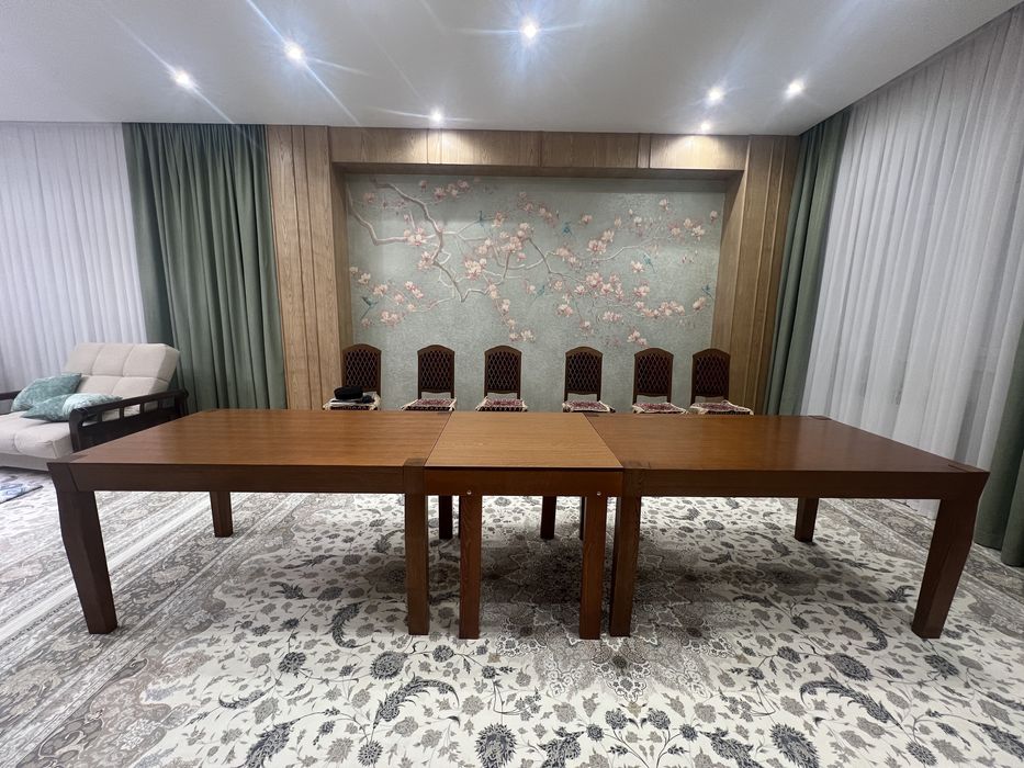 Продается 2 деревянных стола со вставкой