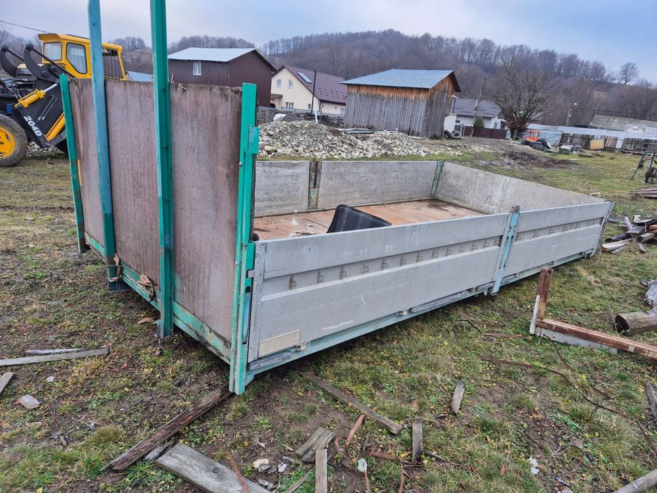 Caroserie metalică !