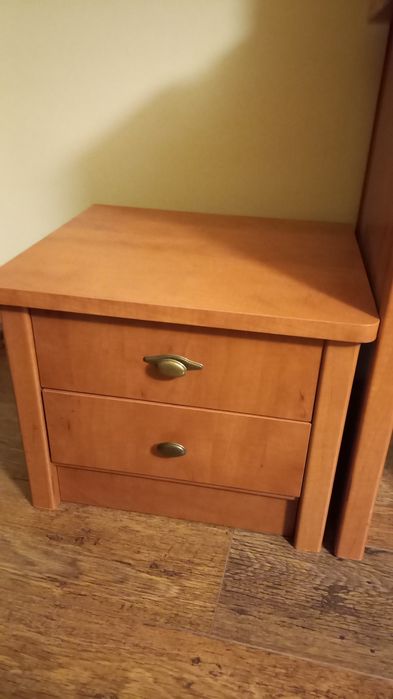 Noptieră pal culiare cireş Tg. Mureş