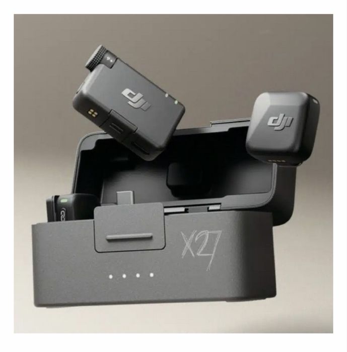 DJI MIC MINI 2 person