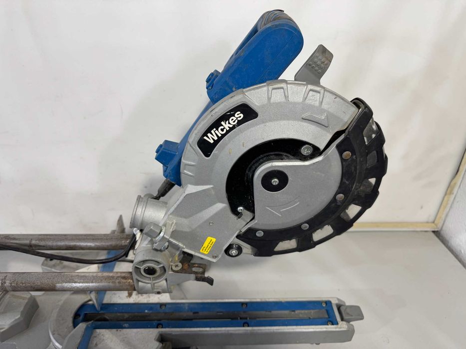 Циркуляр пендула - Wickes 1800 W / 210 mm