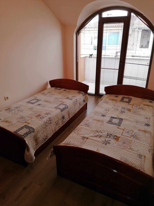 Давам под наем тристаен апартамент за целия сезон 2026 г.