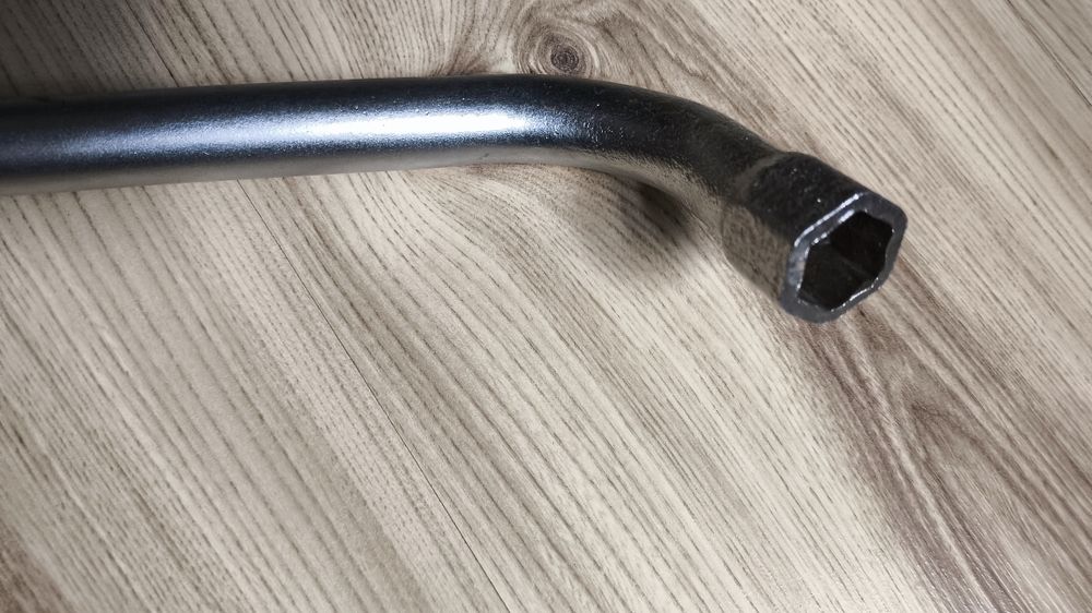 Ключове за болтове за захващане на джанти