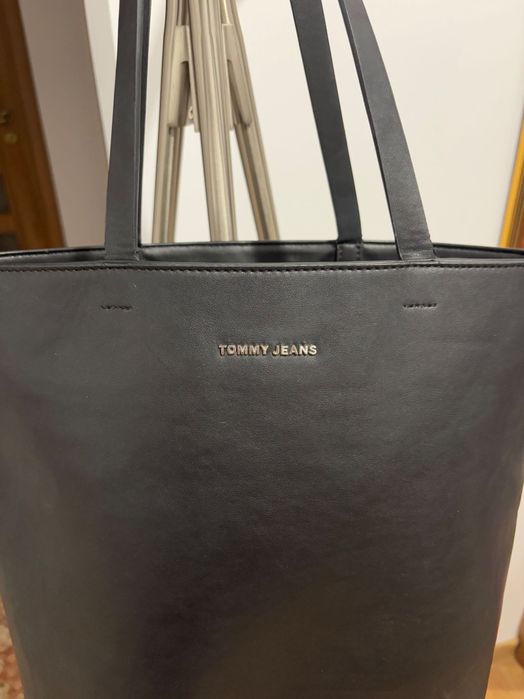 Geantă Tommy Hilfiger neagra