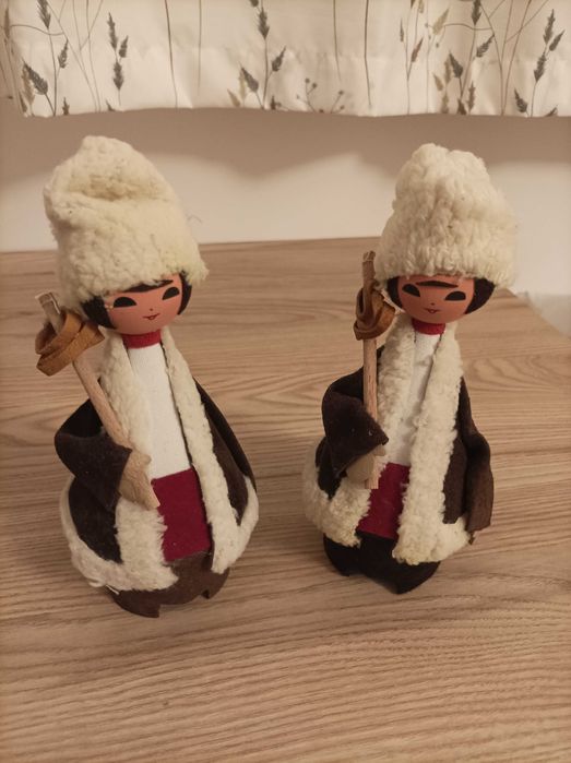 Стари сувенирни кукли в носии