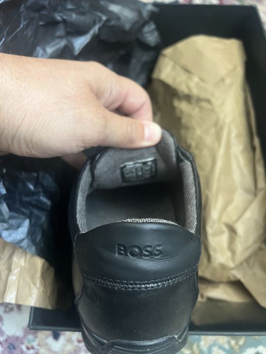 Продам кроссовки BOSS оригинал - размер 39  Оригинал 100%