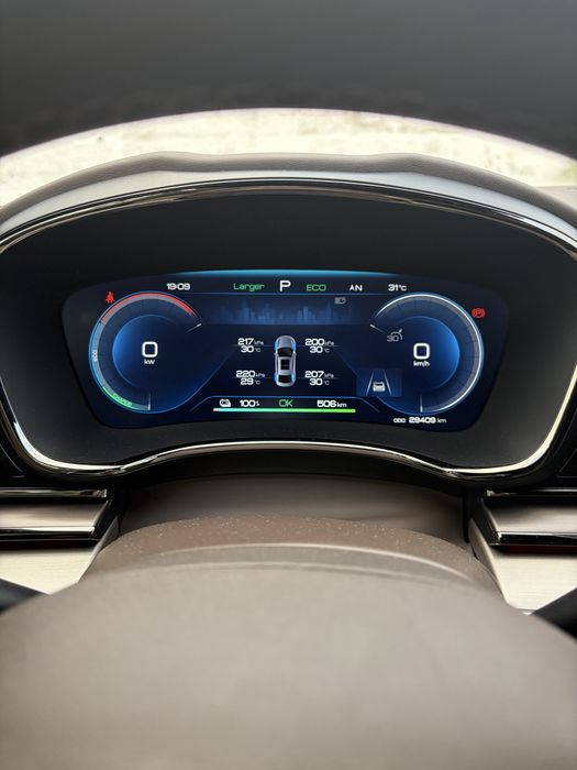 BYD Han 2023 года.