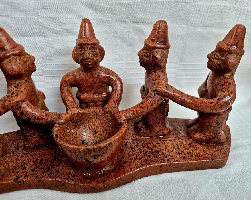 Figurină veche Cercul de Prieteni Tarahumara din lut roșu 30cm, handmade.