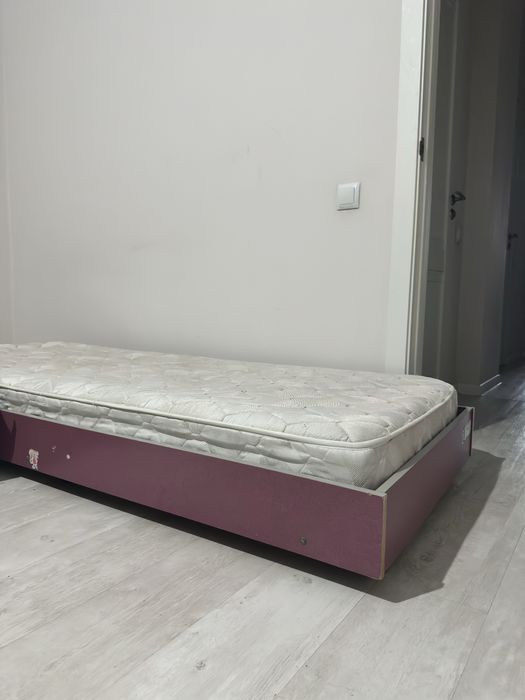 Кровать с матрасом