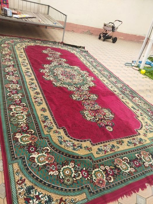 Ковёр в хорошем состоянии