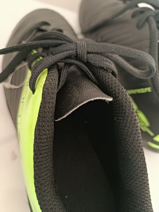 Детски футболни обувки бутонки номер 35 и 33