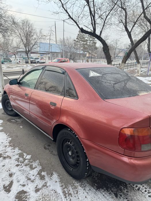 Автомобиль Ауди а4