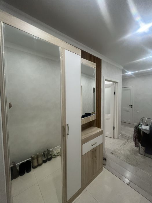 продаю шкаф для прихожей