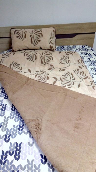 Продавам луксозен спален комплект от камилска вълна