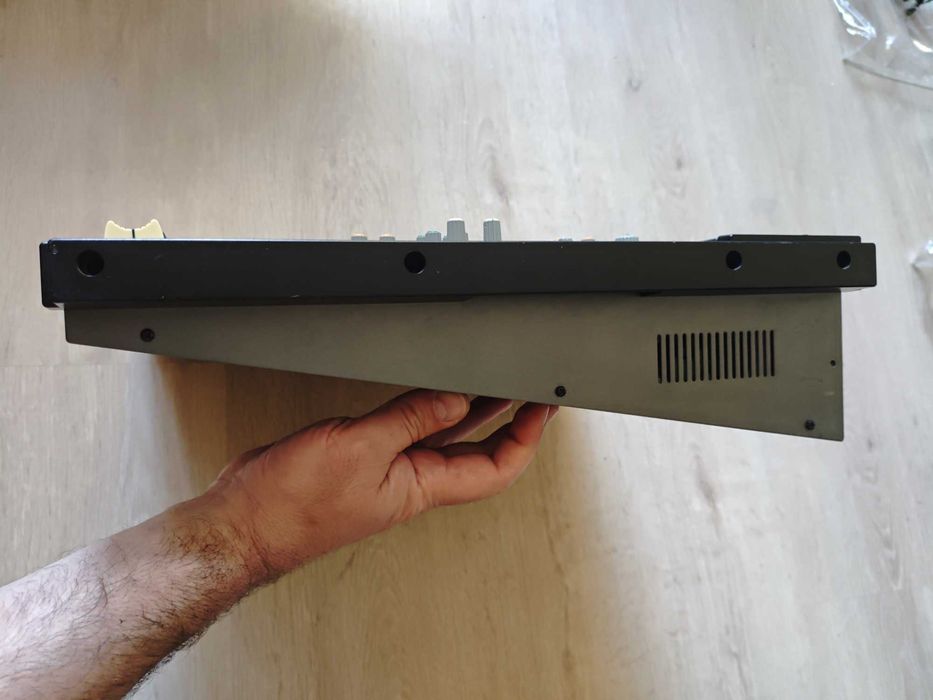 Mixere Alto Lynx Mix124UM si Behringer 1622FX