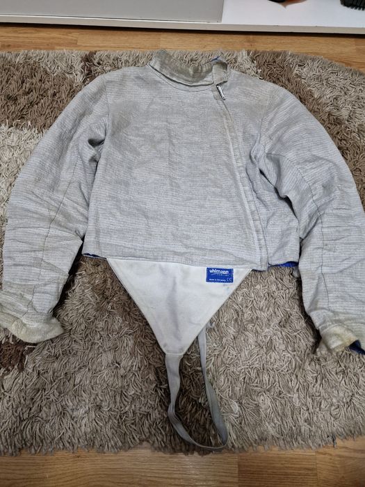 Vând Echipament de Scrima (sabie)