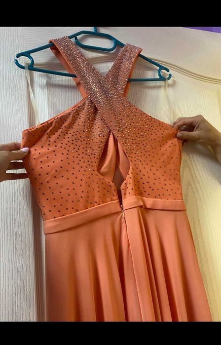 Официална рокля цвят праскова