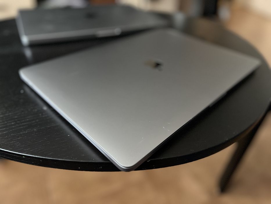 Като HOB MacBook Pro 16" 2019 2.6i7 32GB RAM 8GB Video 1TB