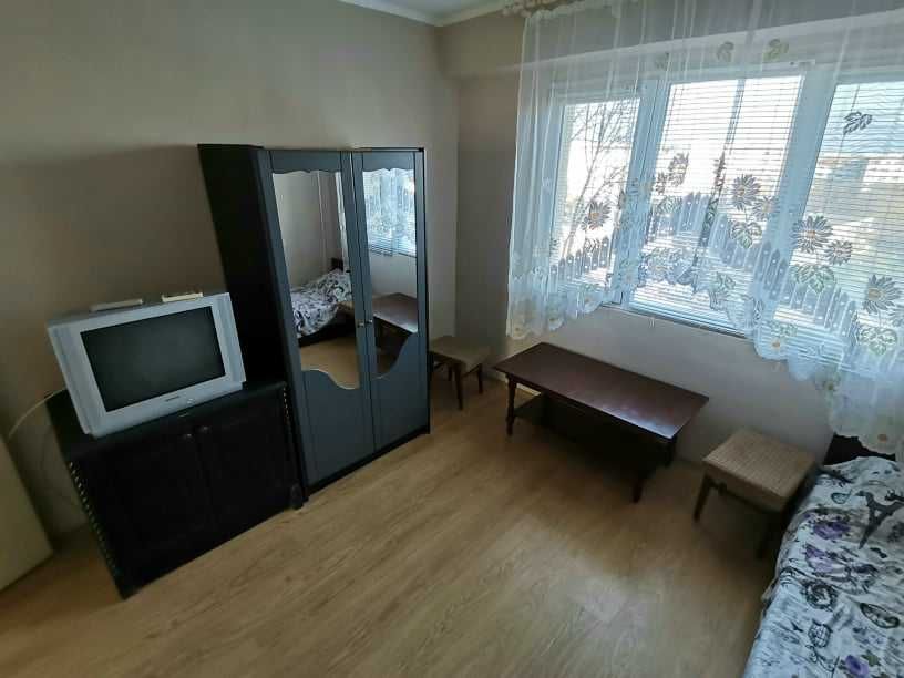 Дава се под наем Тристаен апартамент в Бургас, Изгрев - 85 кв.м за 306 € - Снимка #3