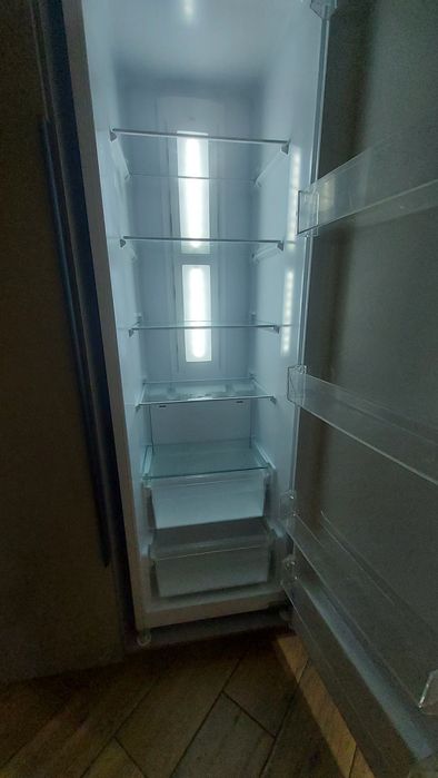 Продам встраеваемый холодильник  Grand