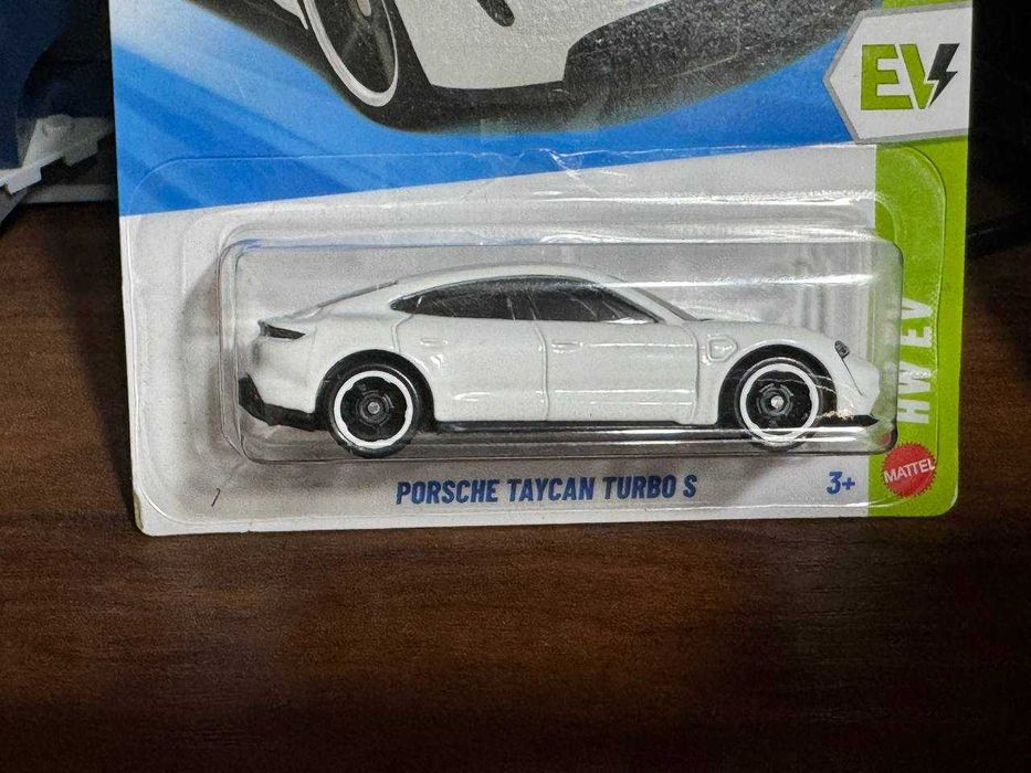 Porsche Taycan HW Mainline