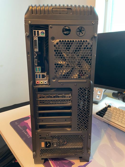 Carcasa Antec GX500 stare foarte buna