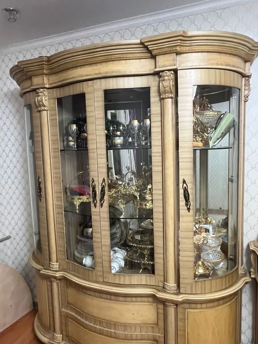 Шкаф и зеркало..