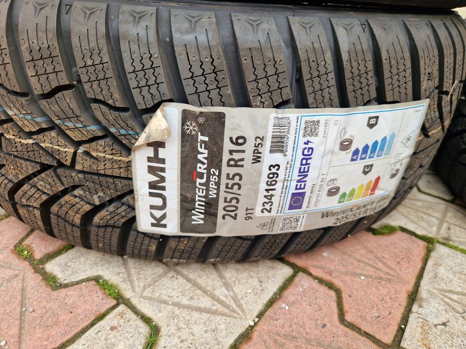 Doua anvelope de iarnă Noi 205 55 16 Kumho