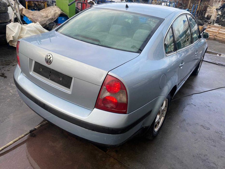 dezmembrez vw passat b5.5 cod motor AUB/ usa fata passat b5.5