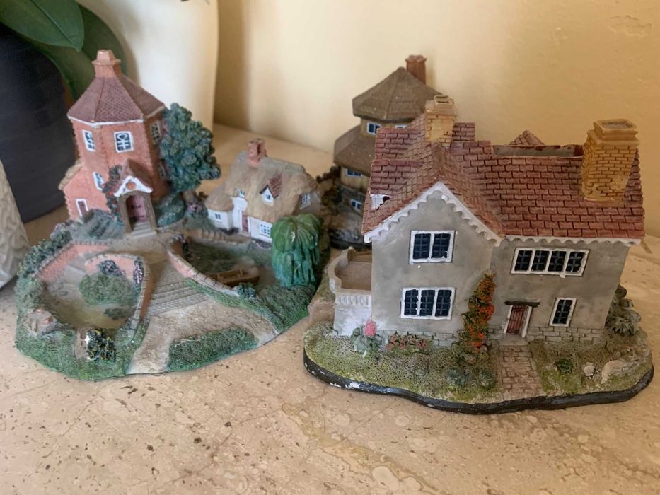 Продавам изключително красиви ръчно изработени къщи от колекция